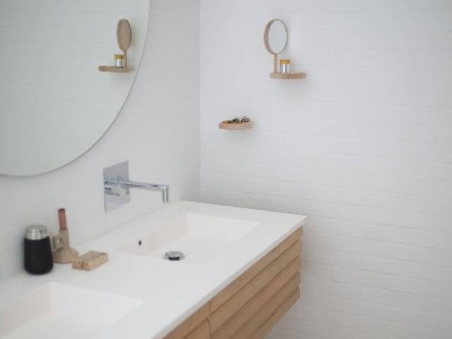 Transformation d’une salle de bain contemporaine et haut de gamme