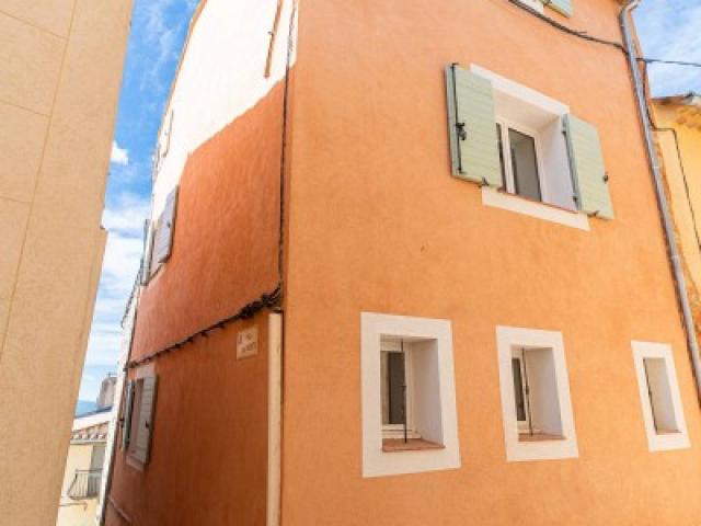 Rénovation et décoration complète d’une maison de village à Puyloubier (13114)