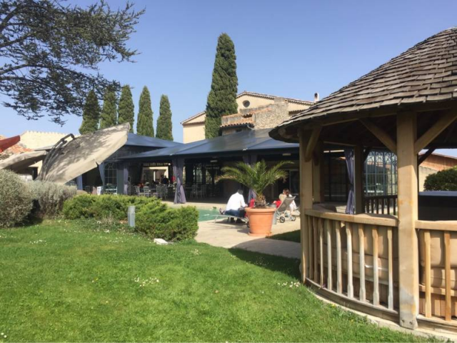 Rénovation d’un château en Provence pour prestations de mariage haut de gamme