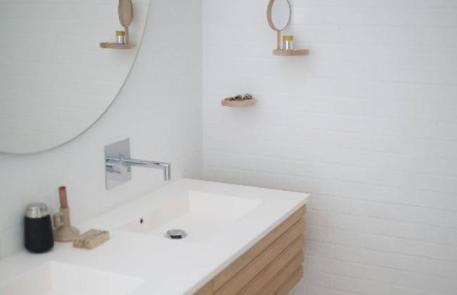 Transformation d’une salle de bain contemporaine et haut de gamme