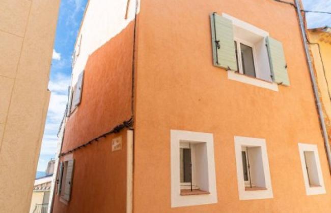 Rénovation et décoration complète d’une maison de village à Puyloubier (13114)