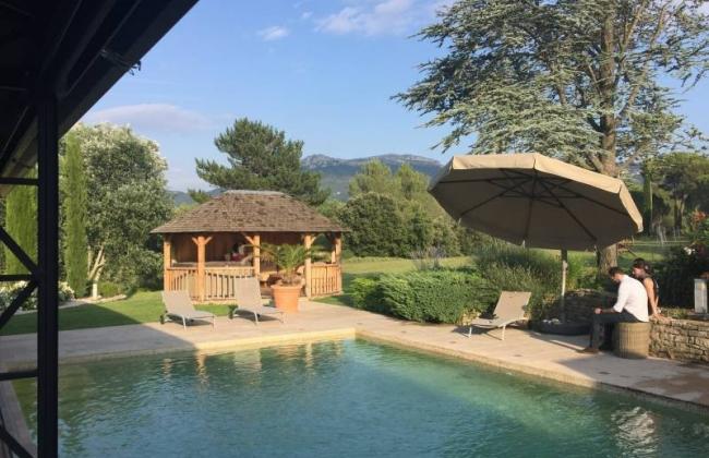 Rénovation d’un château en Provence pour prestations de mariage haut de gamme